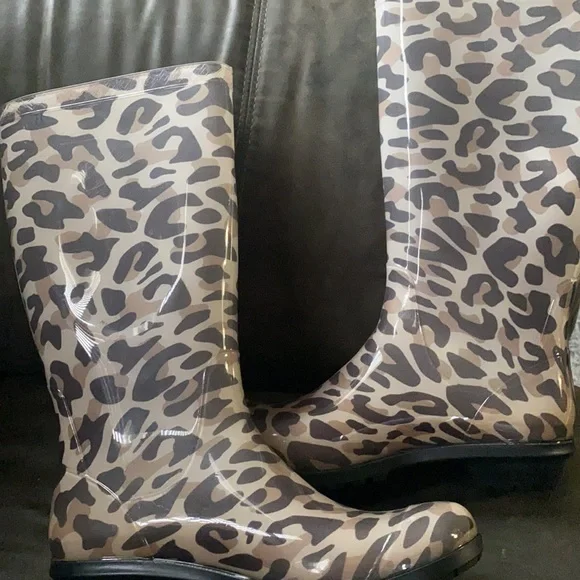 Ugg cheetah print rain boots - Picture 3 of 7